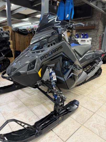 2025 Polaris PATRIOT BOOST Indy VR1 137 PROMO 250$ accessoires