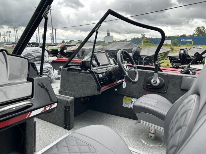 2026 LEGEND 17XT BLACK/CHILI PEPPER RED 