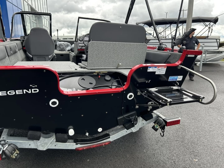 2026 LEGEND 17XT BLACK/CHILI PEPPER RED 